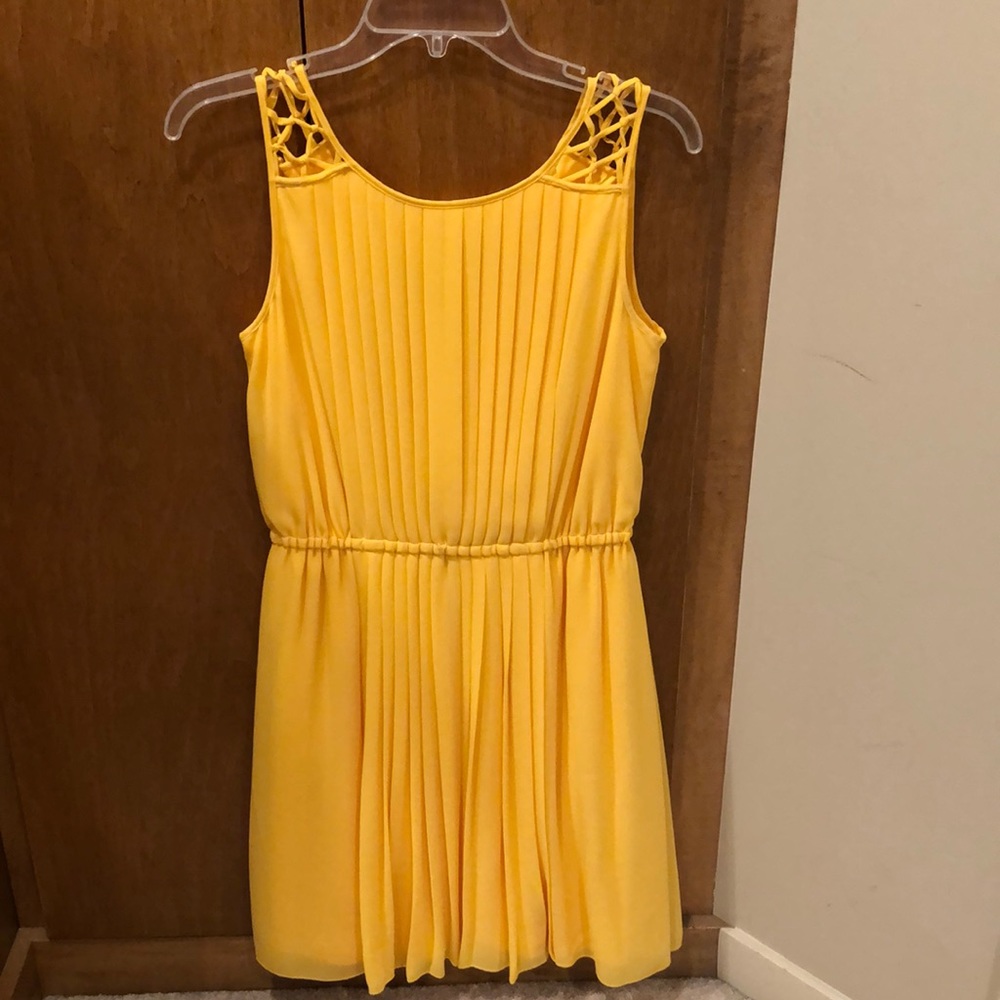 Jessica Simpson canary yellow pleated dress